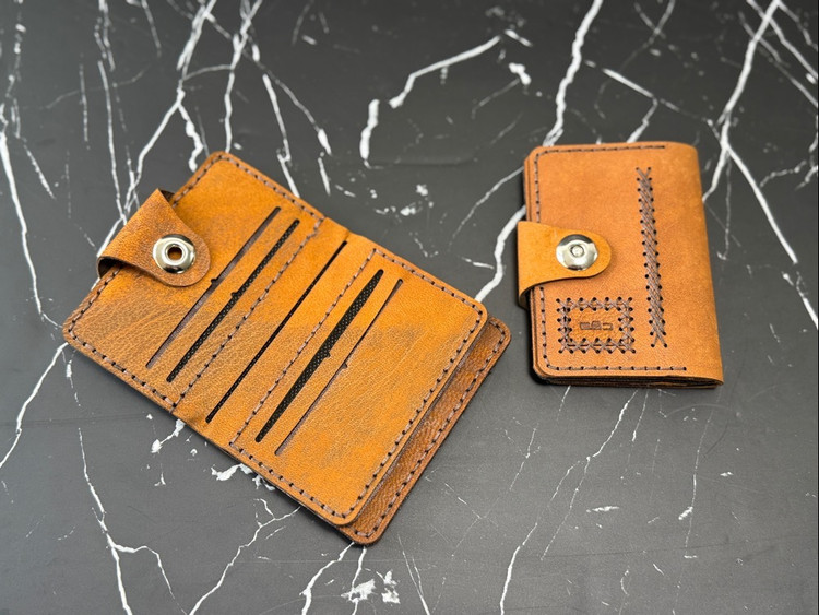 جاکارتی ۲ برگ رو دوخت چرم طبیعی قهوه ای | سایت چرم دقت