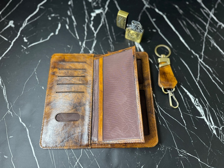 ست هدیه ۳ تیکه چرمی مردانه | کیف پول چرم گاوی دسترنگ + جاسوییچی چرمی + فندک گازی طرح زیپو